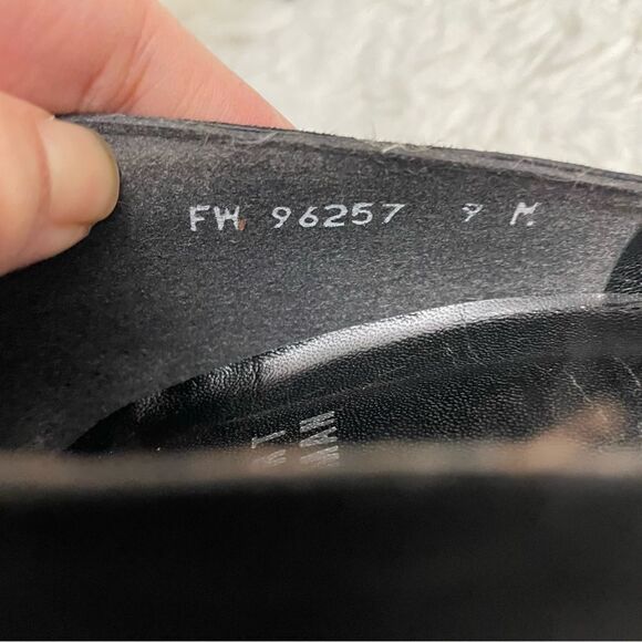 STUART WEITZMAN BLACK HIGH HEEL BUCKLE LEATHER PEEP TOE PUMPS SZ 9 M - Picture 3 of 9
